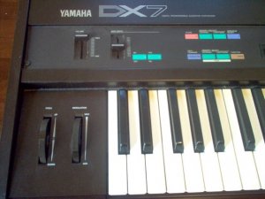 Yamaha DX7 panel left.jpg