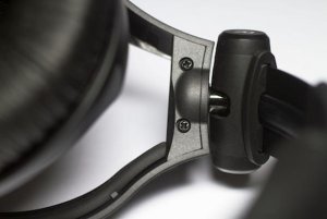 Sennheiser HD 380 Pro_10_ledd_detalj.jpg