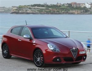 i.alfaromeo.giulietta.2011.01.17.nc400.qv.red.fr.jpg