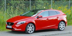 volvo-v40-10_57053a.jpg