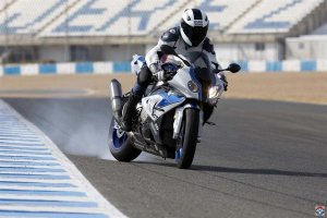 BMW-2013-S1000RR-HP4-[1].jpg