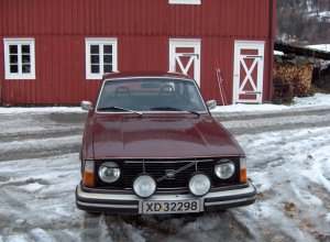 volvo242xd32298front.jpg