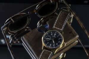 %22Nav B-Uhr 44 handwinding, bronze 44.jpg