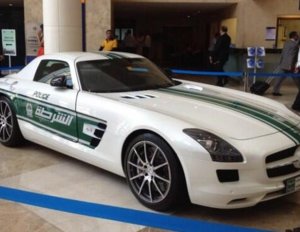 mercedes-benz-sls-amg-police-car--image-dubai-police_100426321_l.jpg