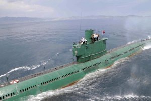 140616-kim-jong-un-submarine-1119a_dfab2b173690990df4b54831961d3f21.jpg