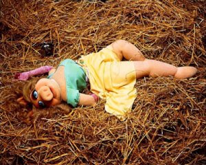 miss-piggy-roll-in-hay1.jpg