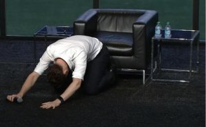 kneeling_tom_hiddleston_by_explosiva_anime-d6eid2n.jpg