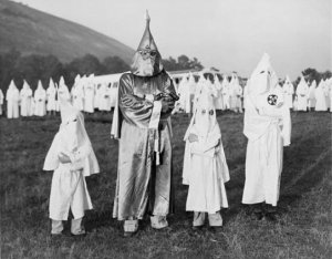 Children_with_Dr._Samuel_Green,_Ku_Klux_Klan_Grand_Dragon,_July_24,_1948.jpg
