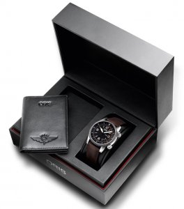 Oris_Royal-Flying-Doctor-Service-Limited-Edition_5.jpg