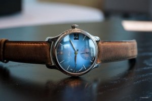 h-moser-cie-endeavour-perpetual-calendar-funky-blue.jpg