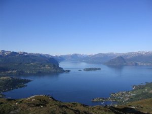 800px-Hardangerfjorden_from_krokavatn_2.jpg