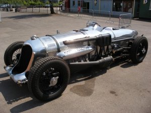 1Napier-Railton_at_Brooklands.jpg