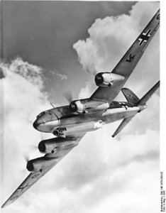 300px-Bundesarchiv_Bild_146-1978-043-02,_Focke-Wulf_Fw_200_C_Condor.jpg