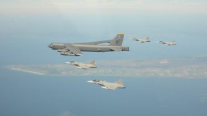 B-52_med-gripen_klippt-1024x577.jpg