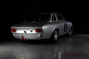 1965-alfa-romeo-gta-4.jpg