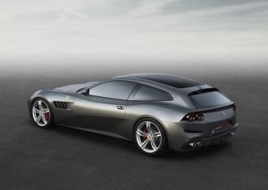 Ferrari_GTC4Lusso_side_r_high_LR.jpg