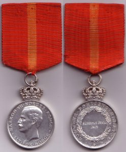 800px-Fortjenstmedalje_solv.jpg