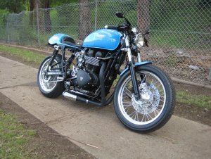 triumph_bonneville_caferacer2.jpg