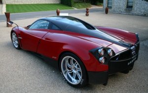 red_pagani_huayra_spotted_at_goodwood_2011_008.jpg