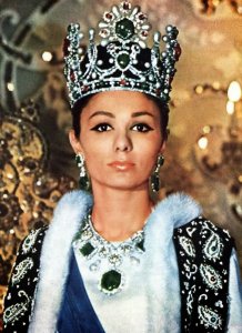 Young%u00252BFarah%u00252BPahlavi%u00252B(5).jpg