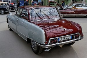 Paris_-_Bonhams_2014_-_Citroën_DS19_Concorde_Coupé_-_1964_-_005.jpg