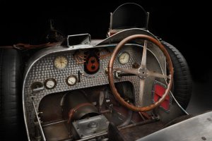 Bugatti-35-B-T-dash-900x600.jpg