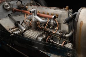 Bugatti-35-B-T-engine-right-side-900x600.jpg