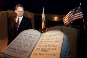 27-roy-moore-ten-commandments.w710.h473.jpg