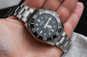 Grand-Seiko-Quartz-Diver-SBGX117-SBGX115-aBlogtoWatch-12.jpg