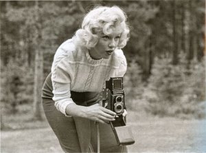 Marilyn%u00252BMonroe%u00252Bwith%u00252Ba%u00252BRolleiflex%u00252B(1).jpg