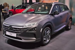 1200px-Hyundai_Nexo_Genf_2018.jpg