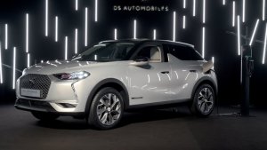 french-carmaker-presents-the-100-percent-electric-3-crossback-etense-picture-id1032785300.jpeg