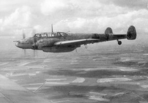 Bundesarchiv_Bild_101I-377-2801-013,_Flugzeug_Messerschmitt_Me_110.jpg