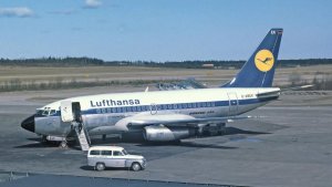 Lufthansa_737-130_D-ABEK.jpg