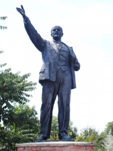 Lenin_statue_from_Csepel,_Memento_park_3.jpg