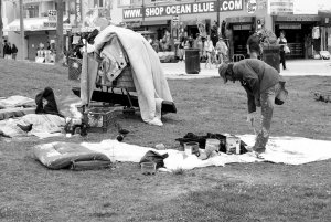 Kunstner på Venice beach bw.jpg