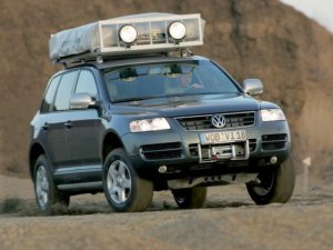 2005-volkswagen-vw-touareg-expedition-front-angle-view-588x441.jpg