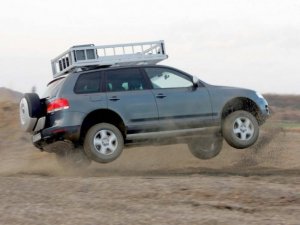 2005-volkswagen-vw-touareg-expedition-side-view-588x441.jpg