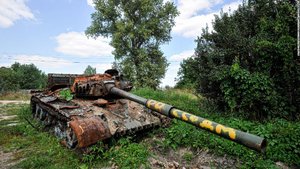 220914111457-01-destroyed-russian-tank-restricted-super-169.jpg