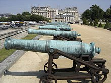 220px-Invalides_cannons.jpg