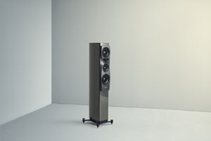 dynaudio confidence 30 - smoke high gloss 03.jpg